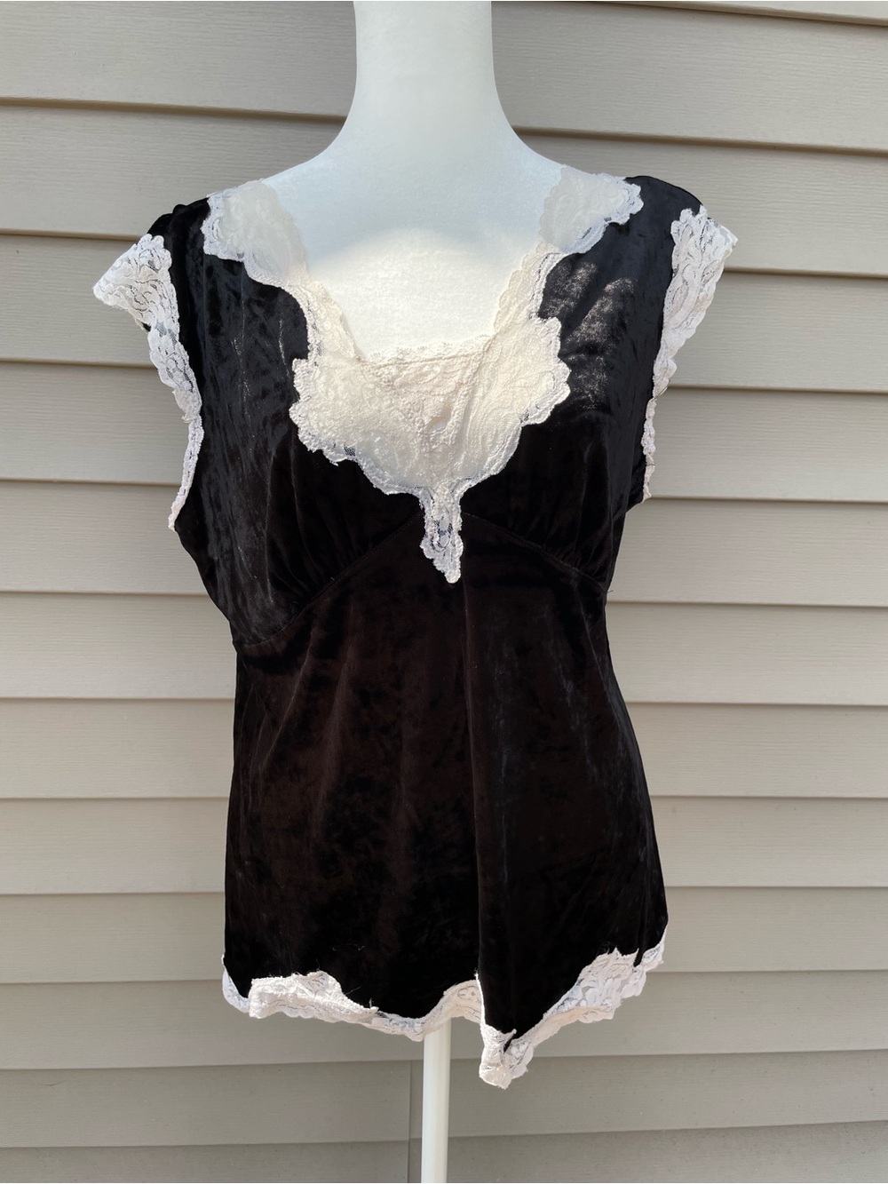 Y2K Karen Kane Black Velvet Chemise Top with White Lace Trim